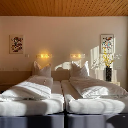 Dinh Hotel 2*