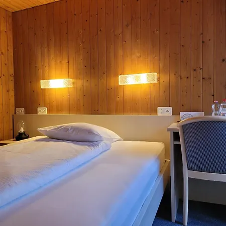 Dinh Hotel 2*