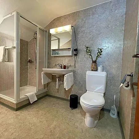 Dinh Hotel 3*